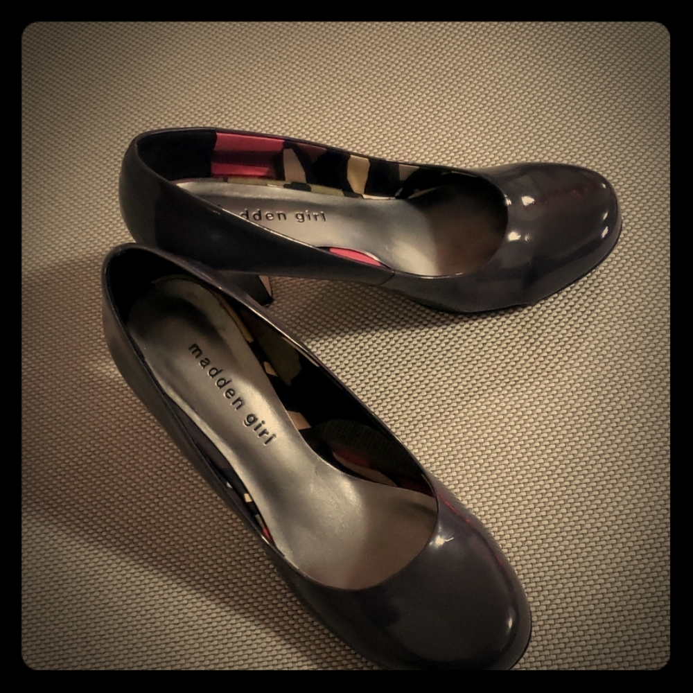 Madden Girl Gray Round Toe Heels Closed Toe Pumps